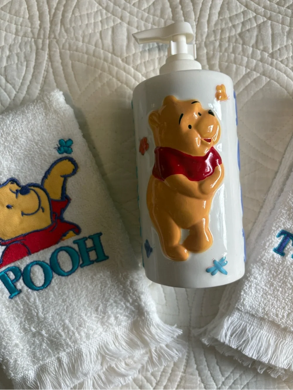 Disney Vintage Winnie the Pooh Ceramic soap Pump with Pooh & Tigger Hand Towels